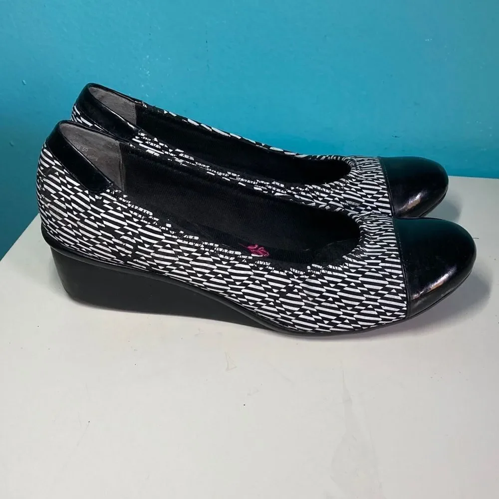 Roz Hommerson 1.5” Wedge Heels Womens Size 9 Slip On Shoes
